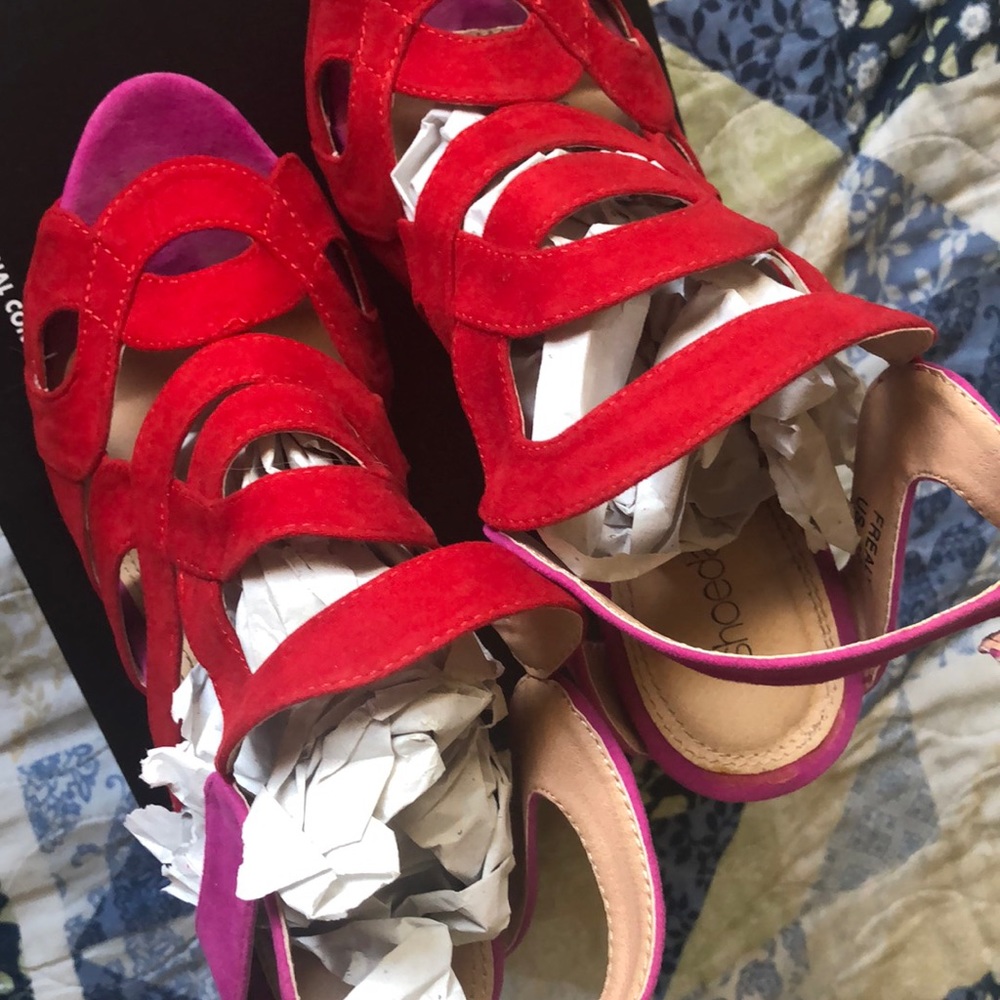 Shoes only use one time in very good condition